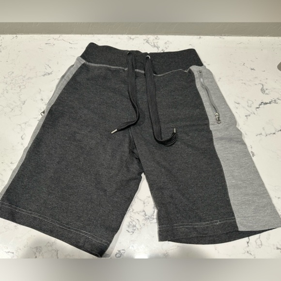 🏈Like new H&M Stretch Sport Shorts - Picture 1 of 5